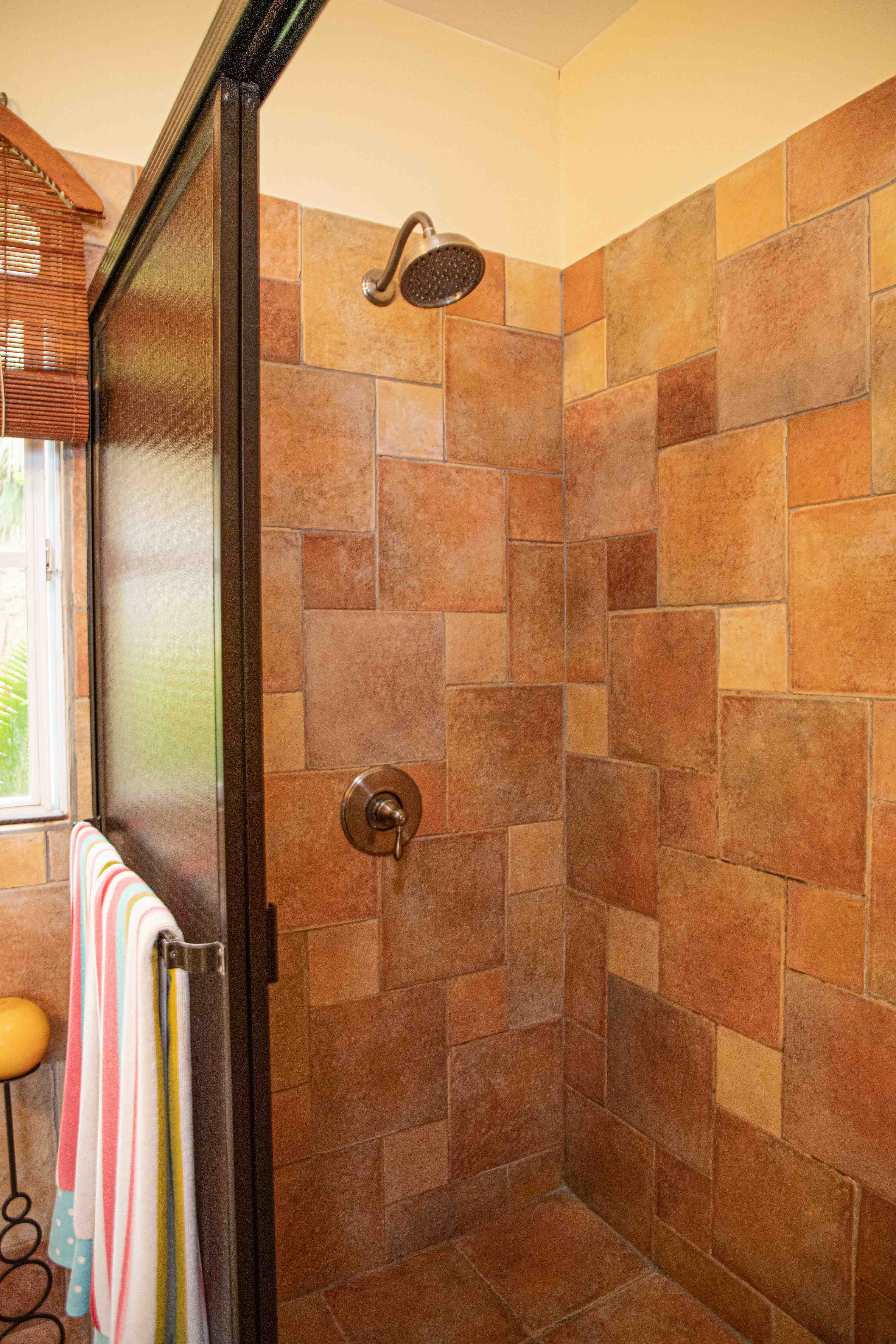Bathroom with tropical detail